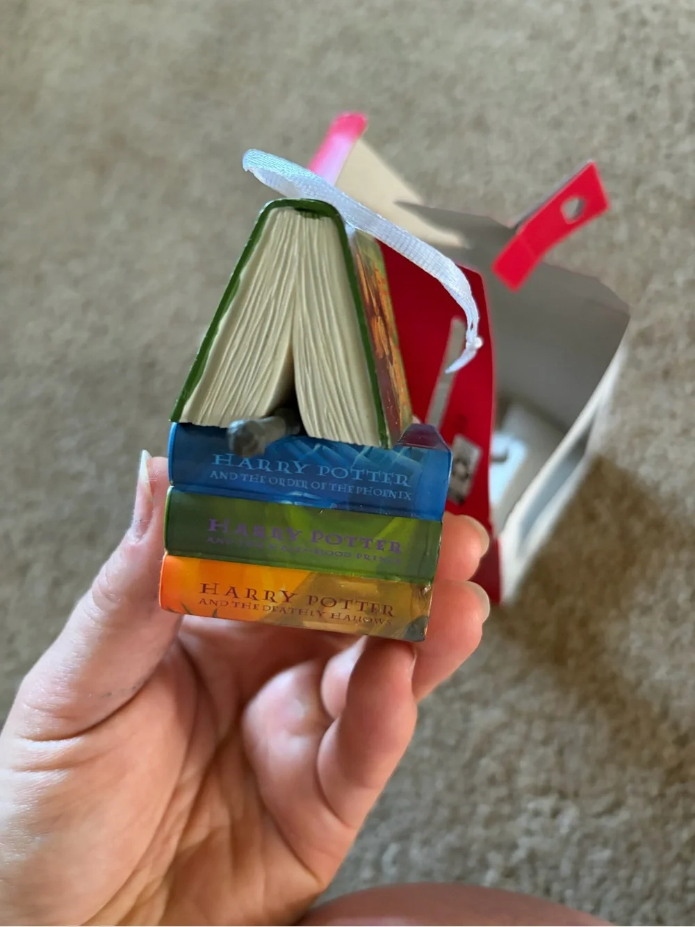 NWT Harry Potter Books and Wand Ornament